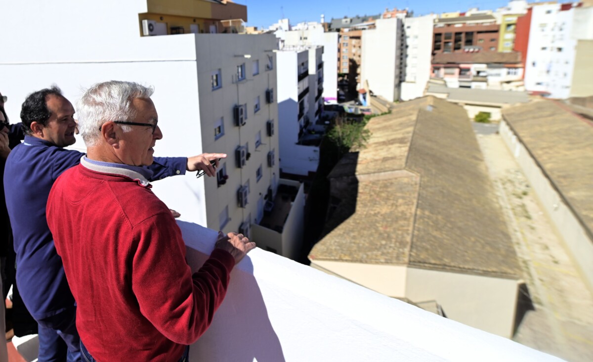 Visita de Ribó al barrio de Sant Antoni